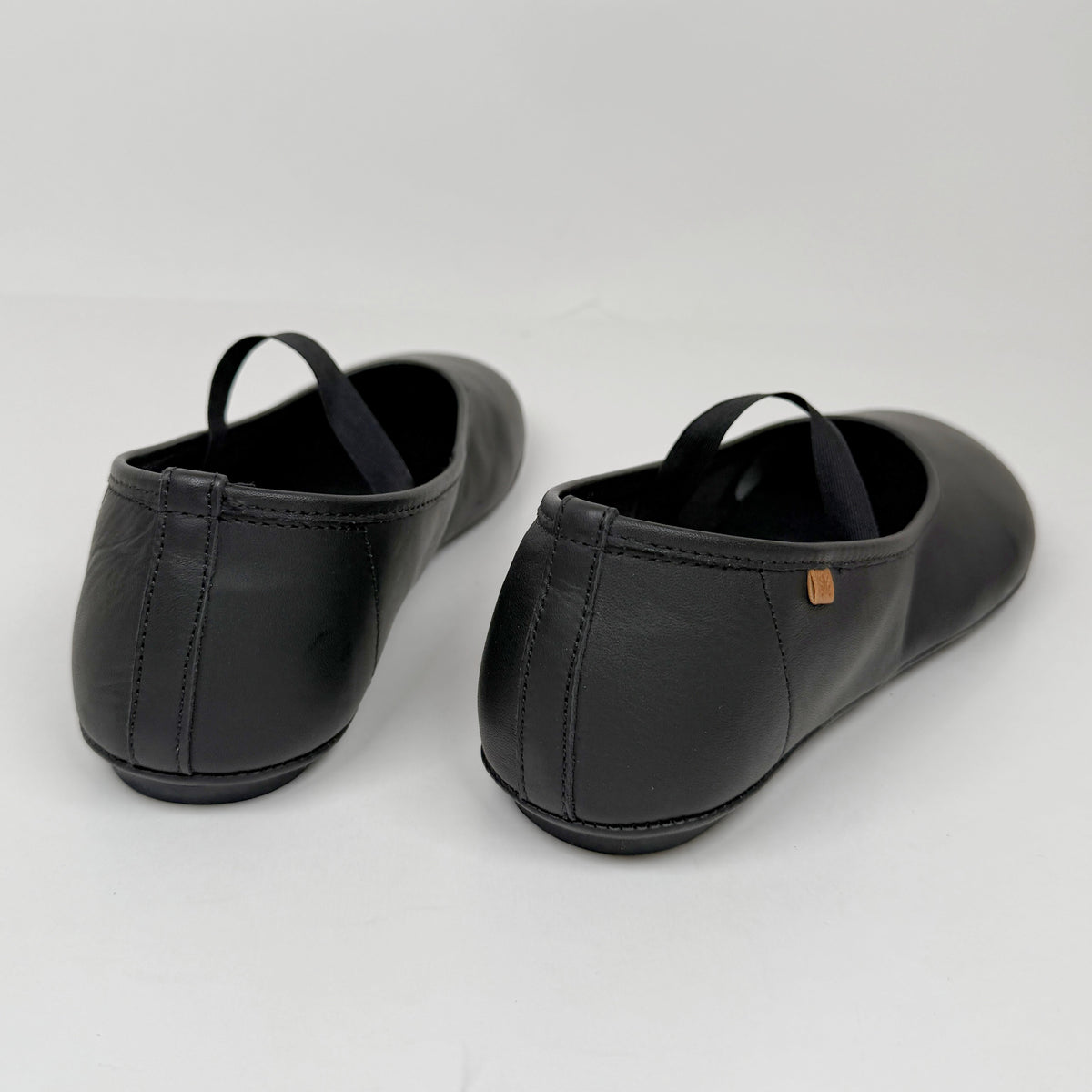 El Naturalista N5820 black last size 39