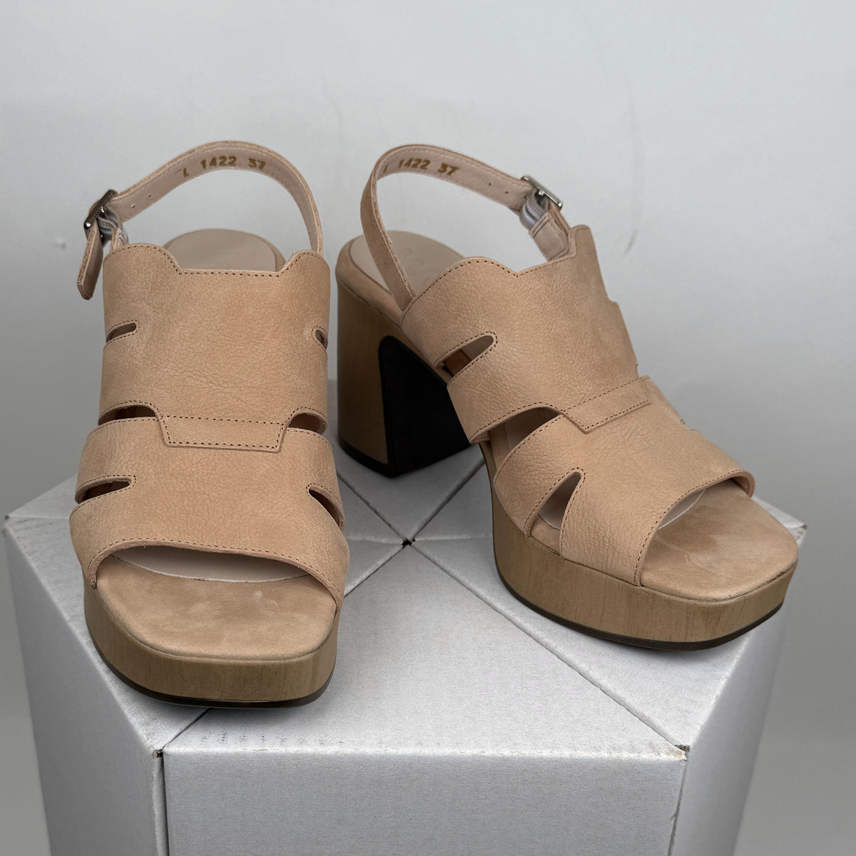 Wonders Alessia nubuck sand