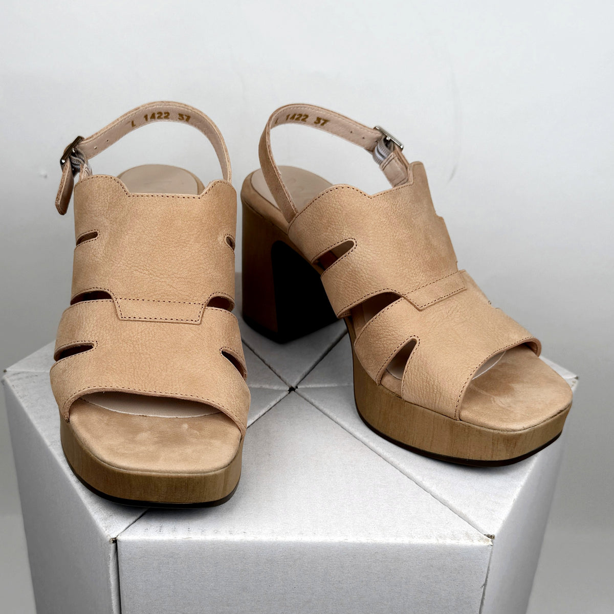 Wonders Alessia nubuck sand Wonders