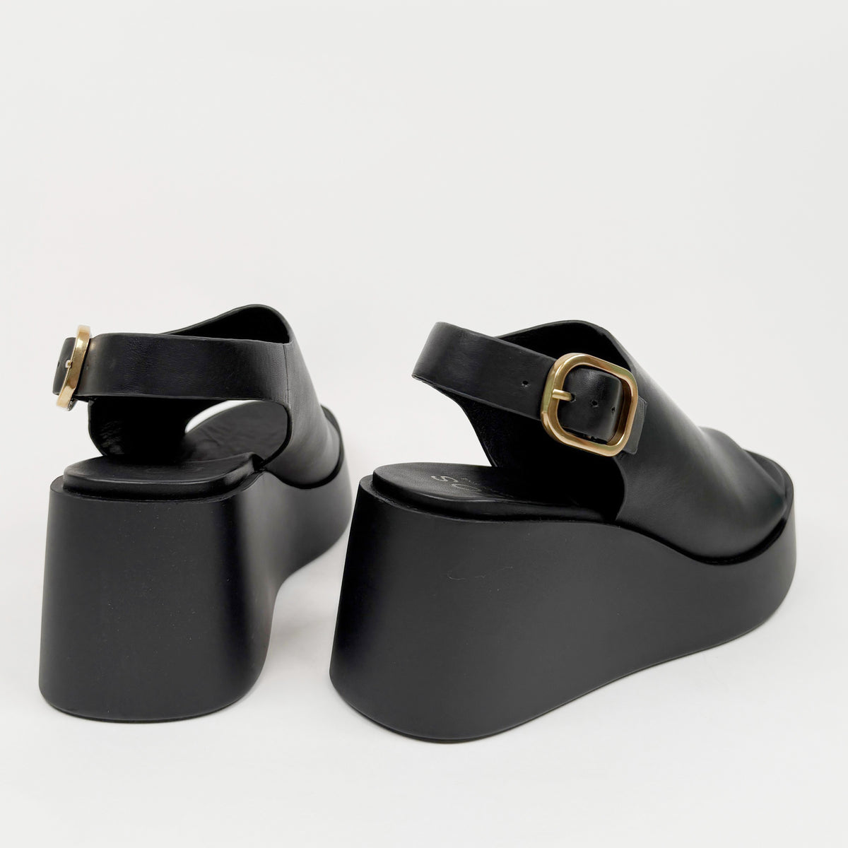 eos ariani black EOS