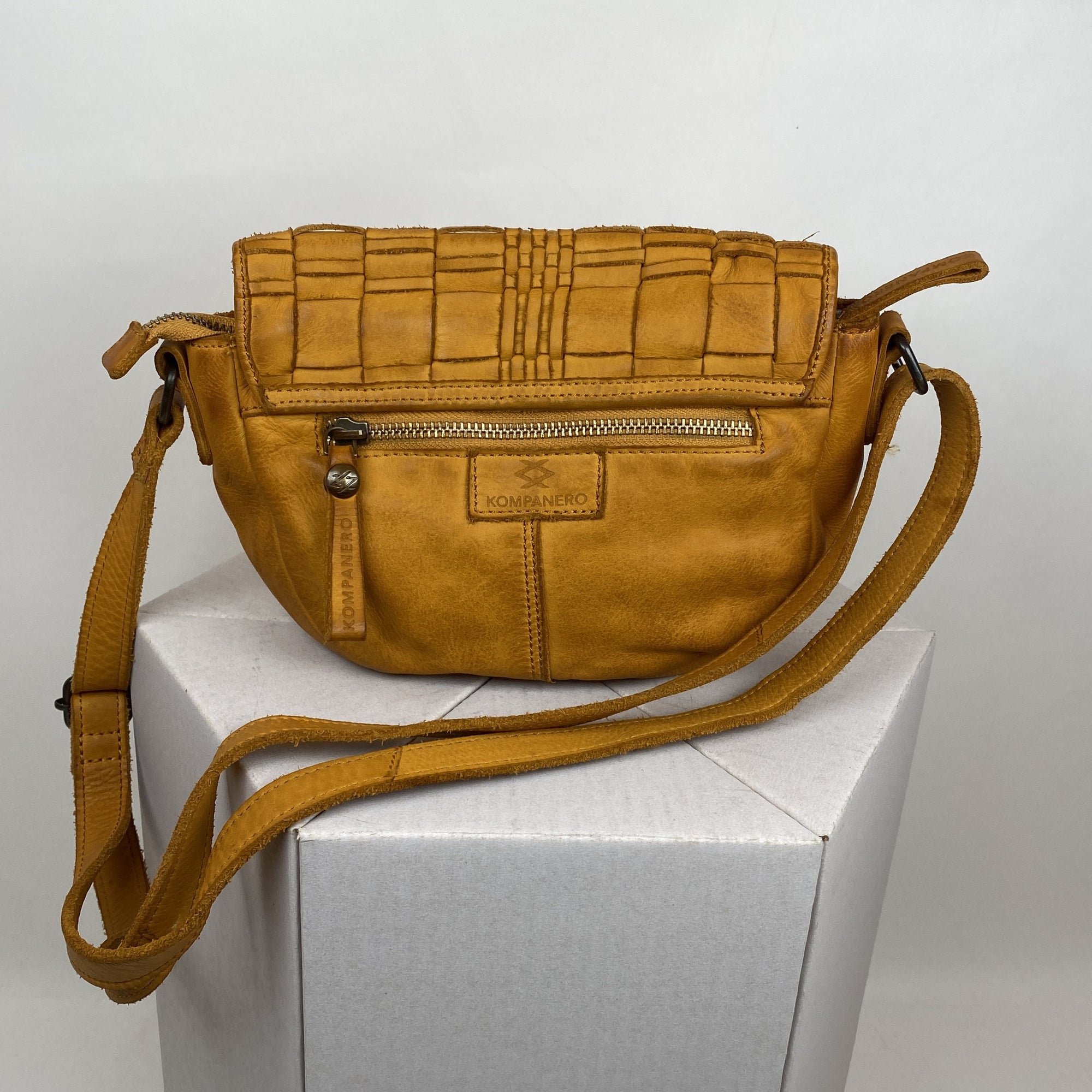 Kompanero bethany mustard