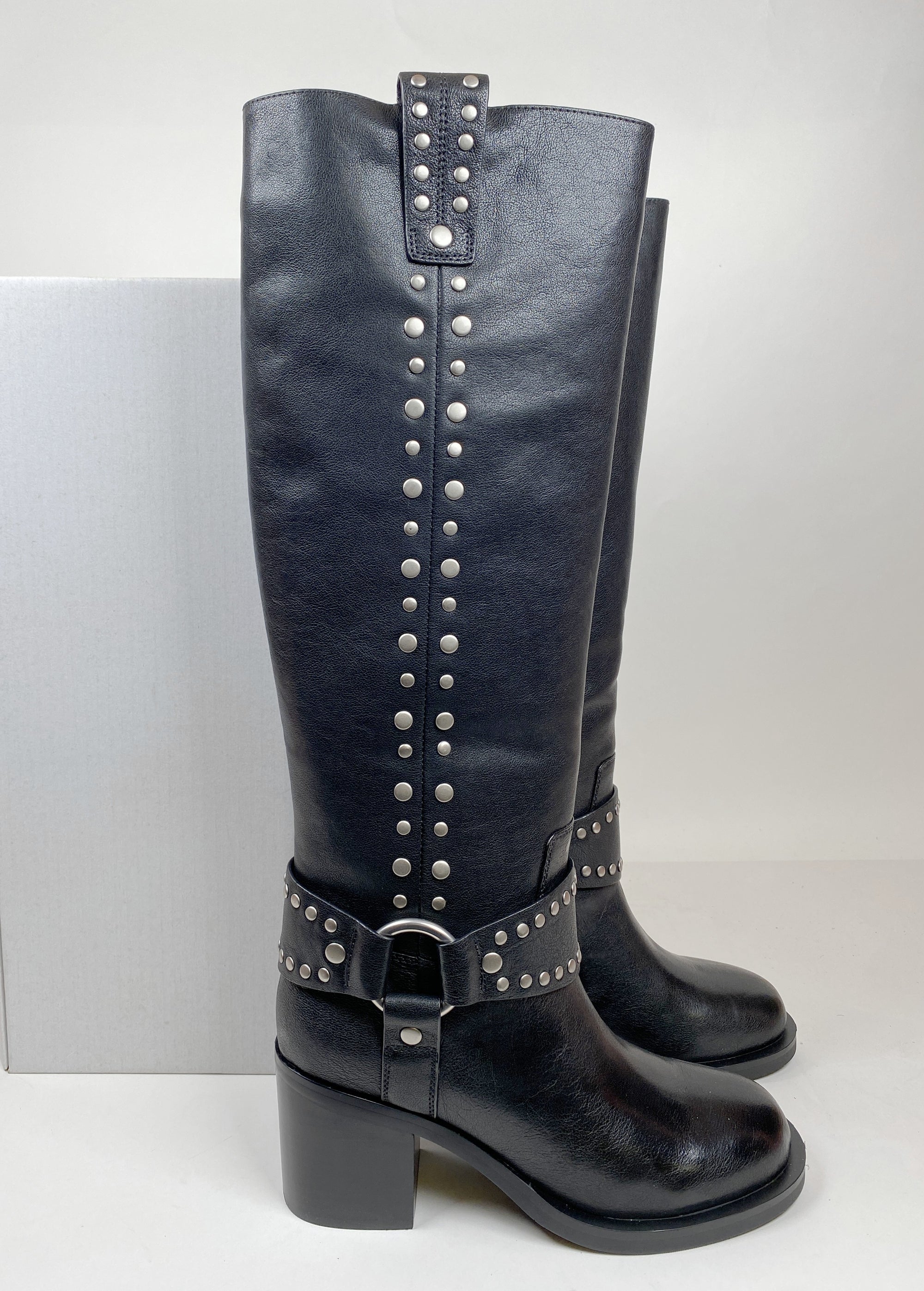 Tamara Breckon knee high black