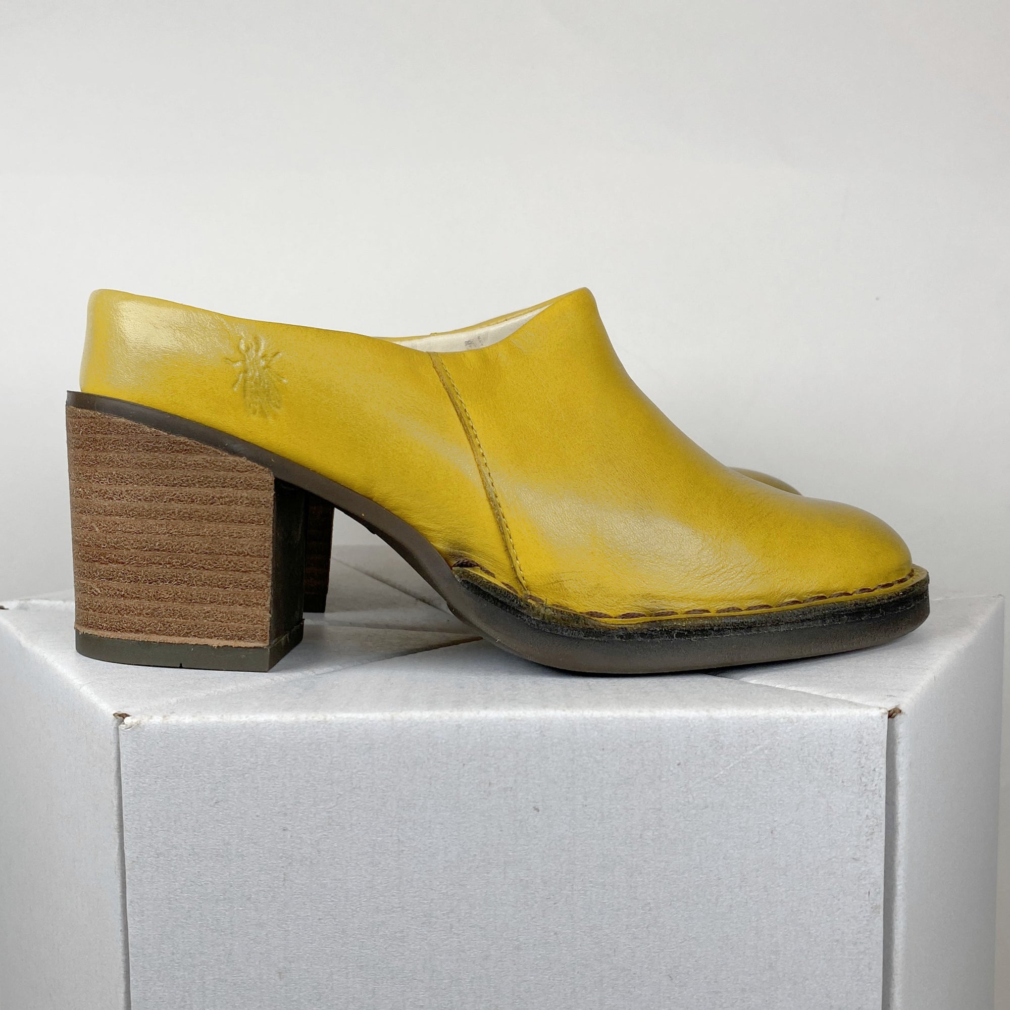 Last size 40 FLY London Bril Yellow