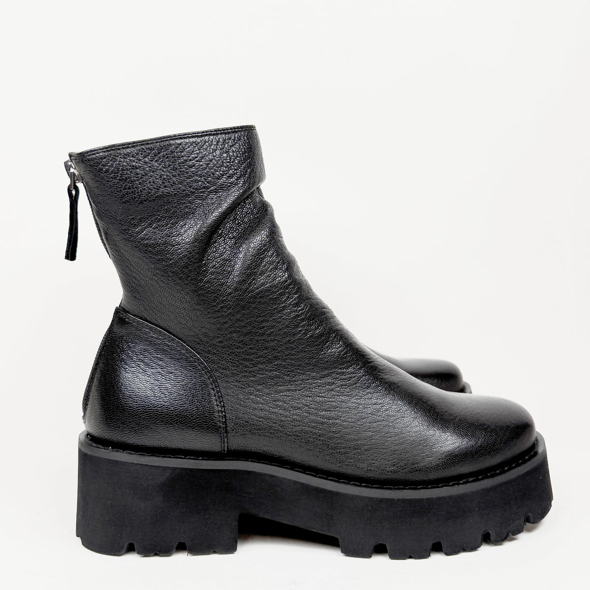 Tamara Busty black Tamara