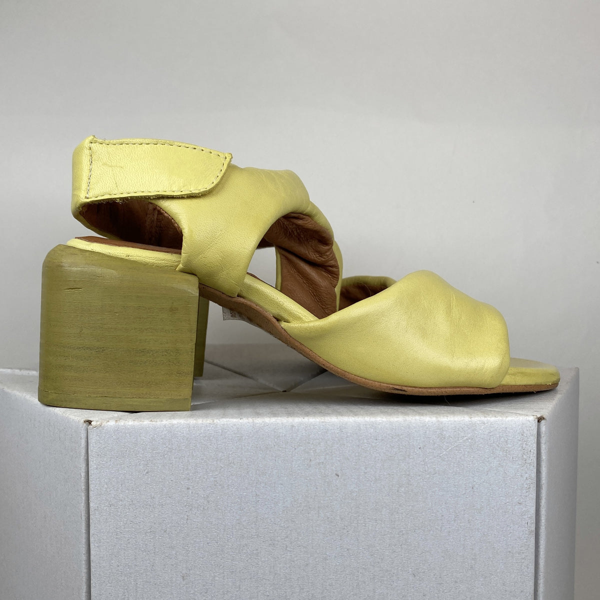 EOS Charbel lime EOS