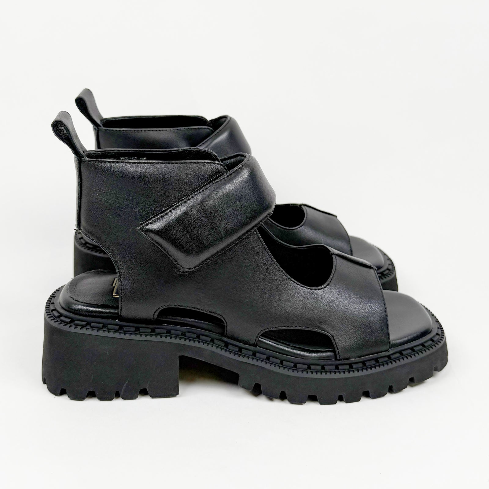 Mila Raine demon black