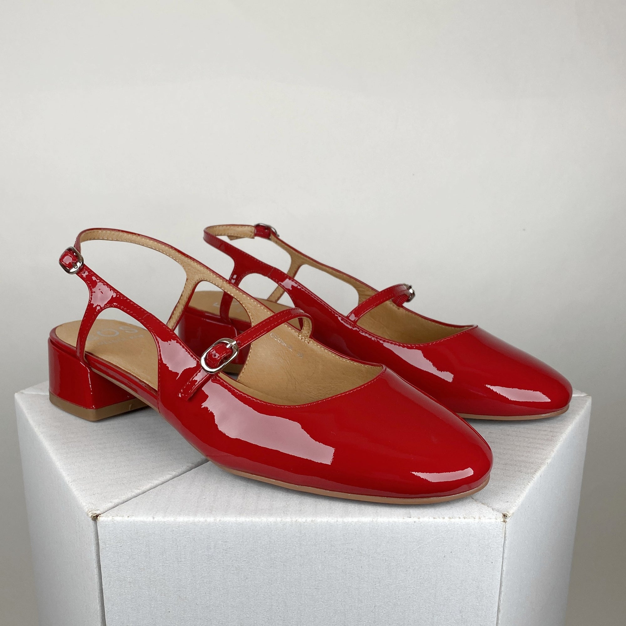 EOS Cesslie red patent