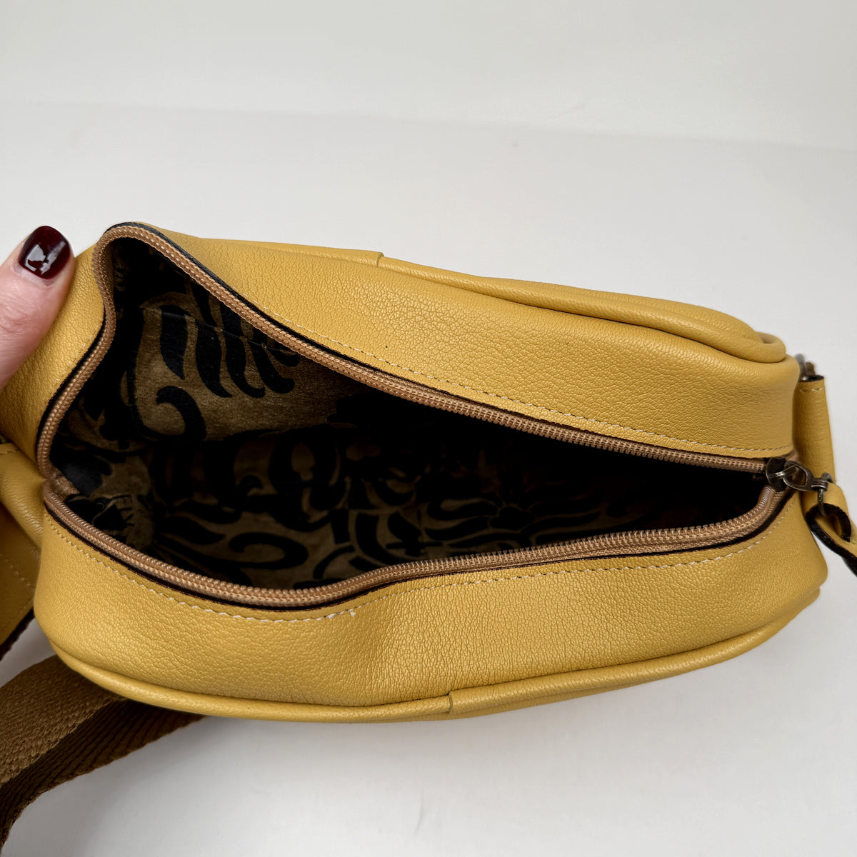 Fly London gary bumble bee bag Fly London