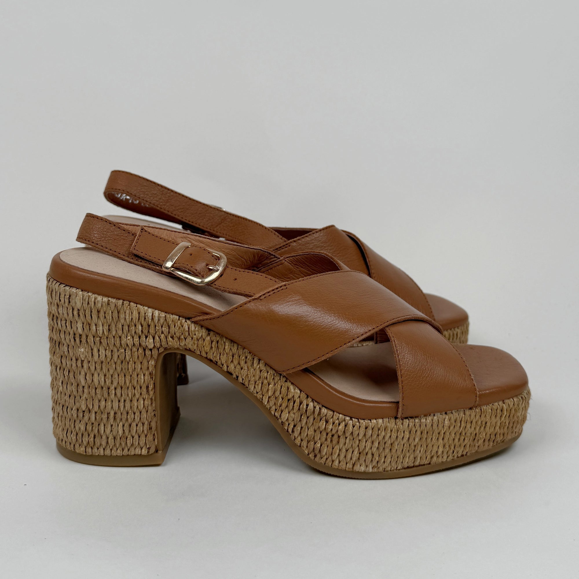 DJ Kloria dark tan