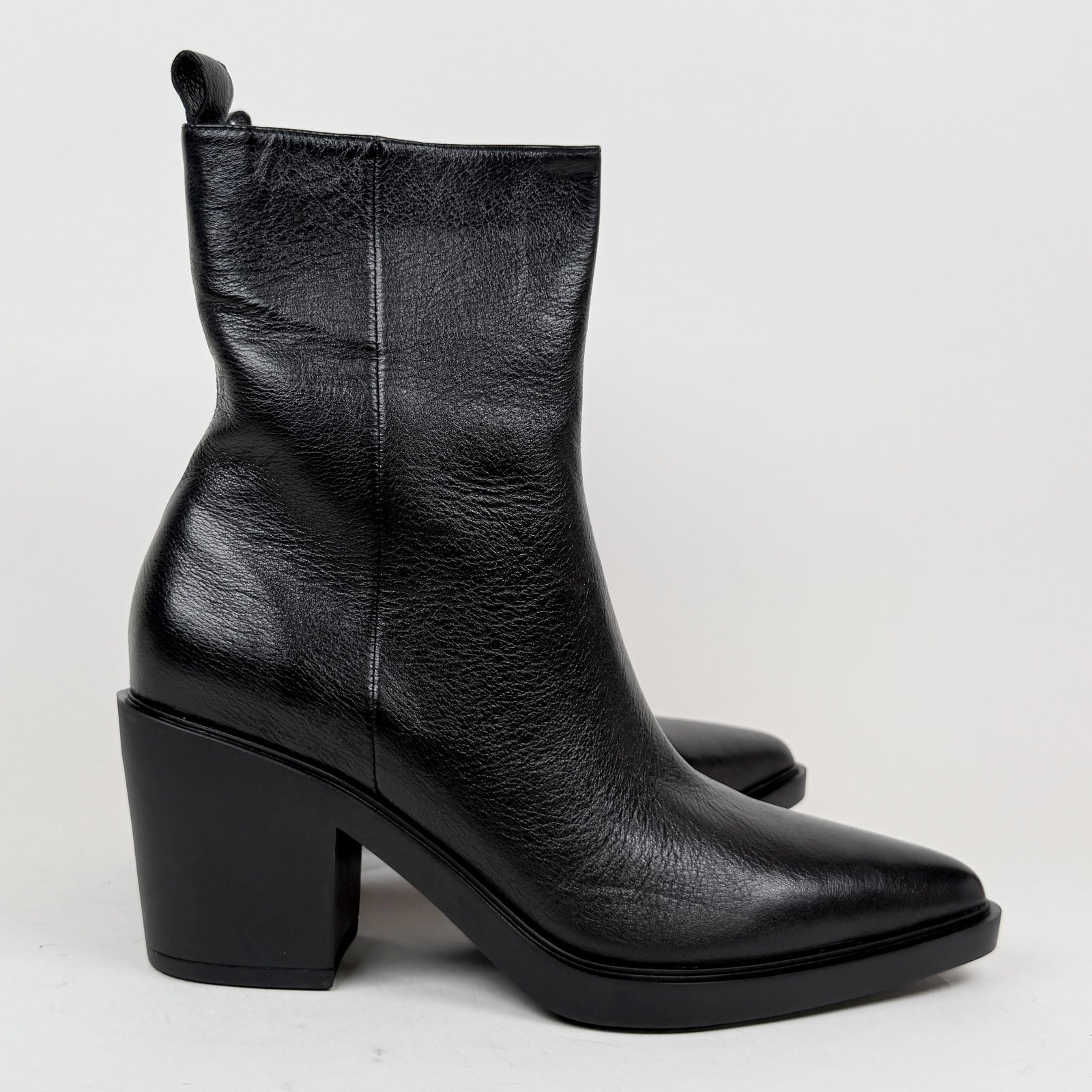 D&J Lissbon black Django & Juliette