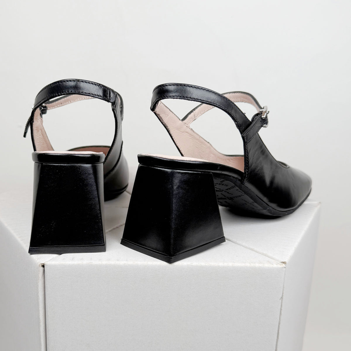 Wonders Roma Black Wonders