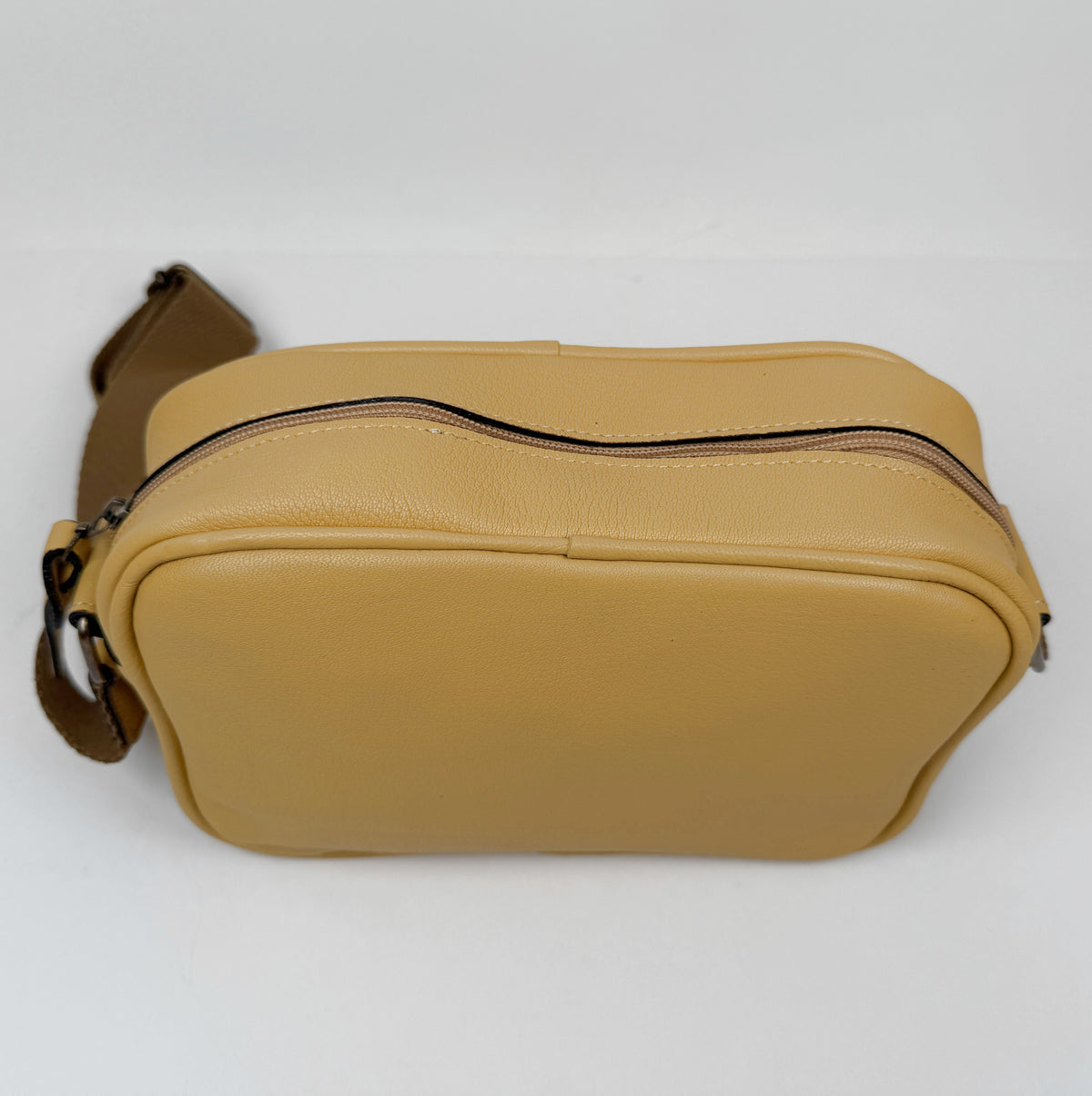 Fly London gary bumble bee bag