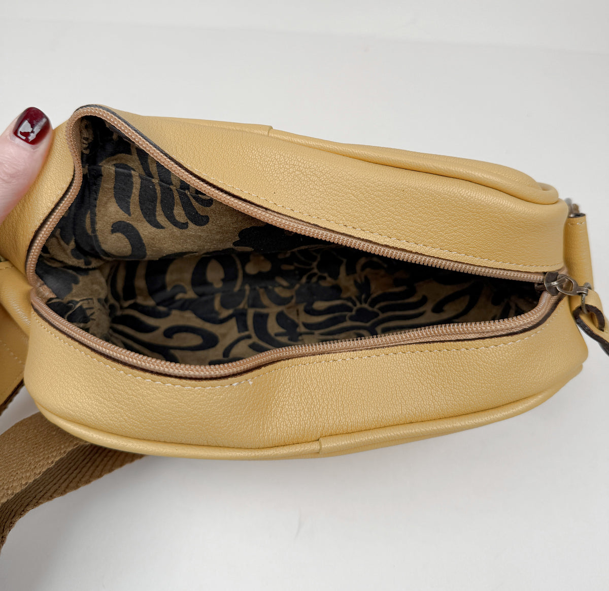 Fly London gary bumble bee bag