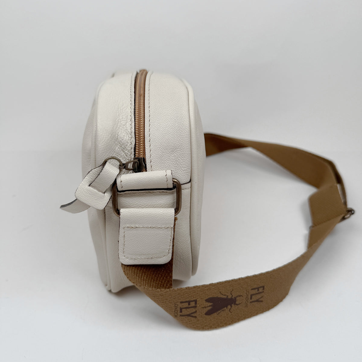 Fly London Gary off white bag