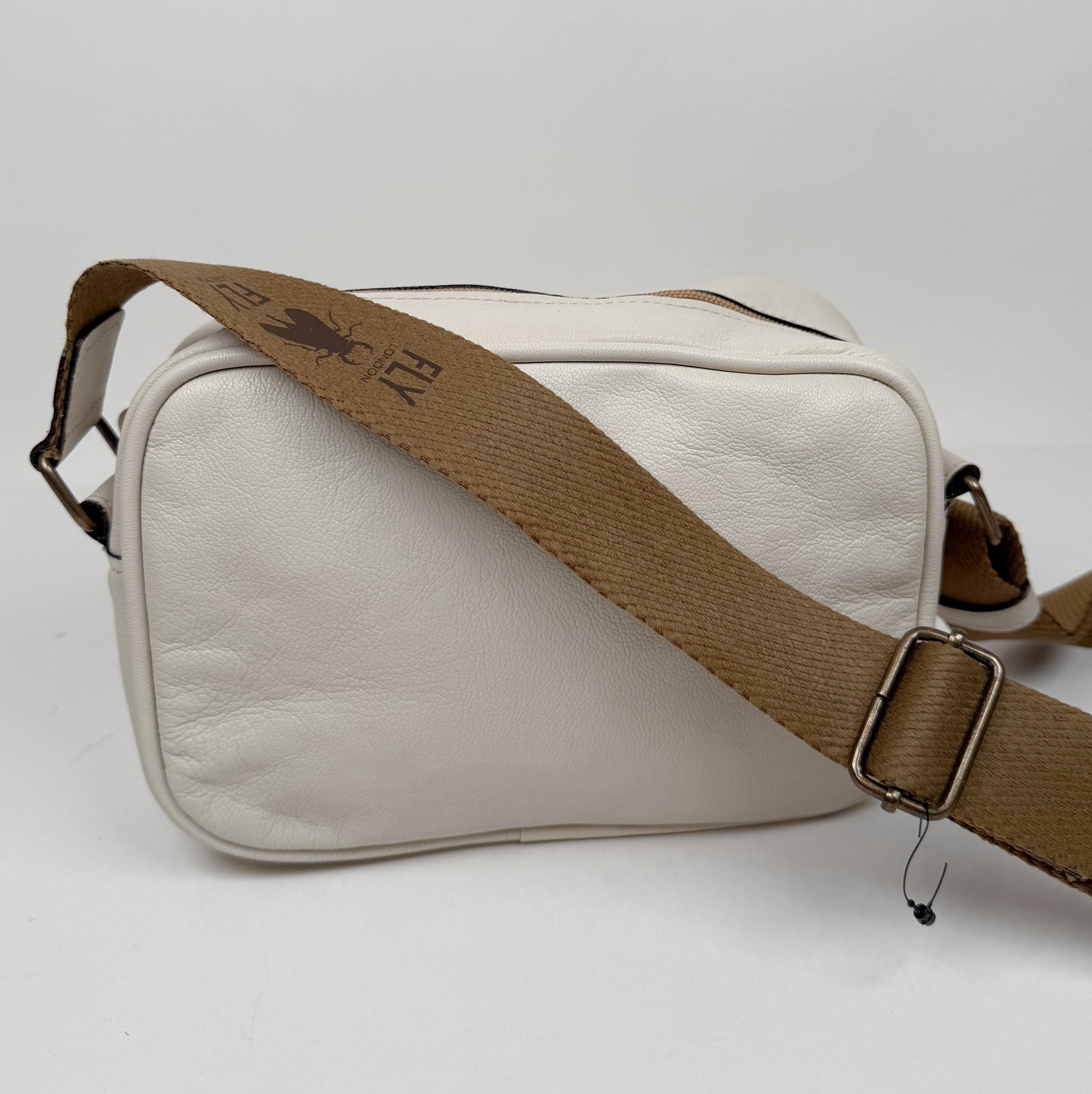 Fly London Gary off white bag