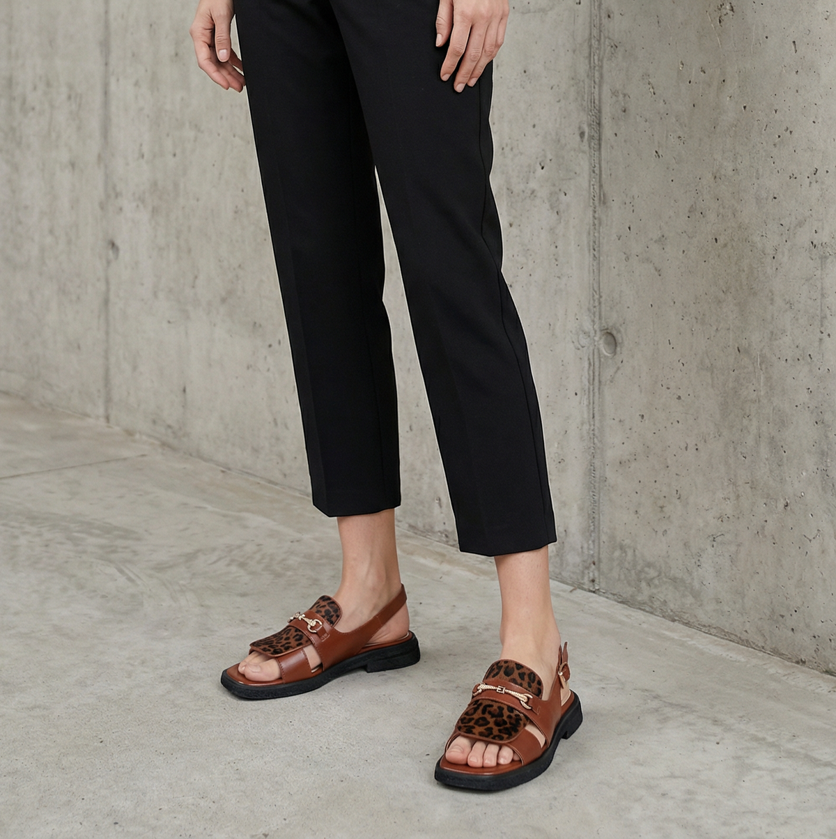 Mila Raine bline tan